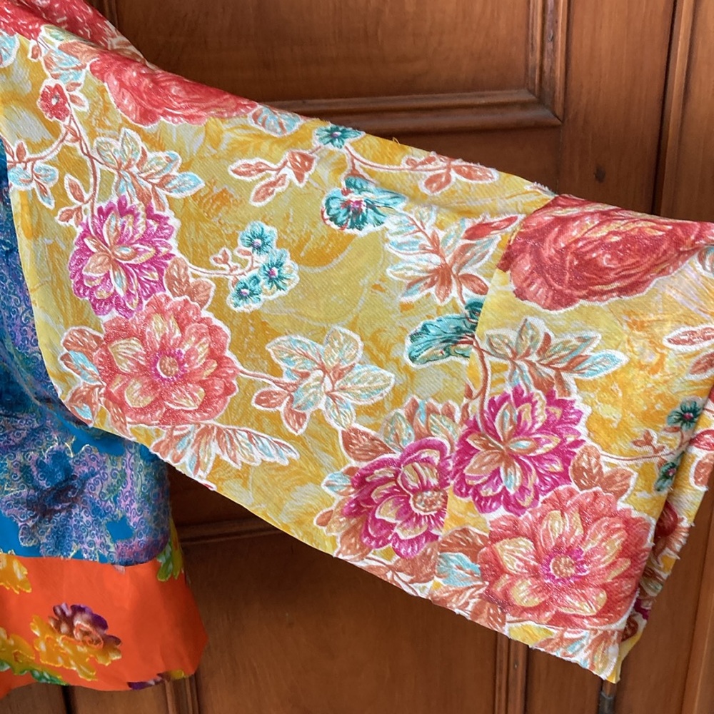 Colorful Floral Patterned Jacket - Picture 2 of 4